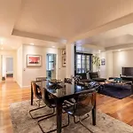 아파트 Chiado Deluxe Modern Feel 3 Bedroom 리스본