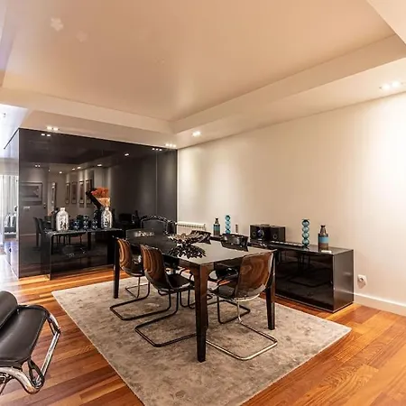 Chiado Deluxe Modern Feel 3 Bedroom Appartement *