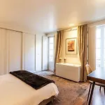 Apartment Chiado Deluxe Modern Feel 3 Bedroom *