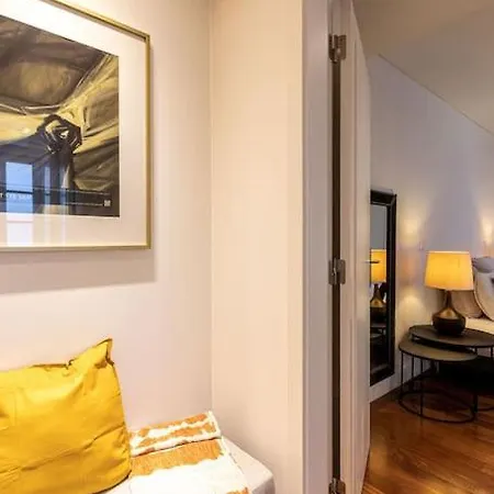 Chiado Deluxe Modern Feel 3 Br Apartment *