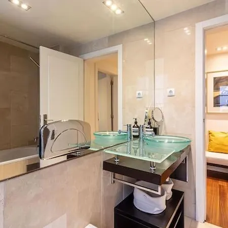 Chiado Deluxe Modern Feel 3 Bedroom Lejlighed